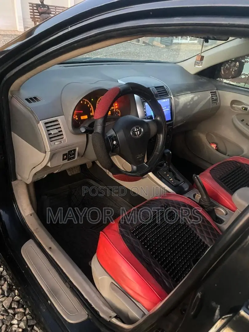 Toyota Corolla LE Special Edition 4dr Sedan (1.8L 4cyl 4A) 2013 Black