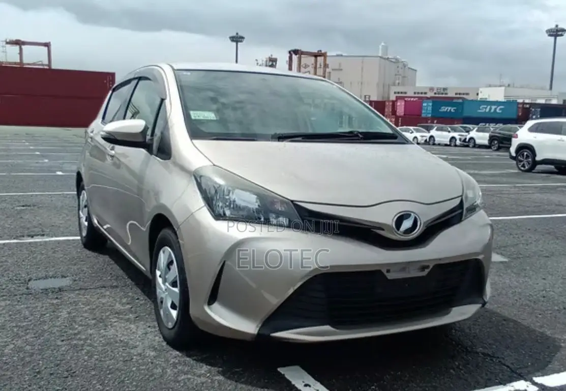 Toyota Vitz 1.3 FWD 5dr 2015 Gold