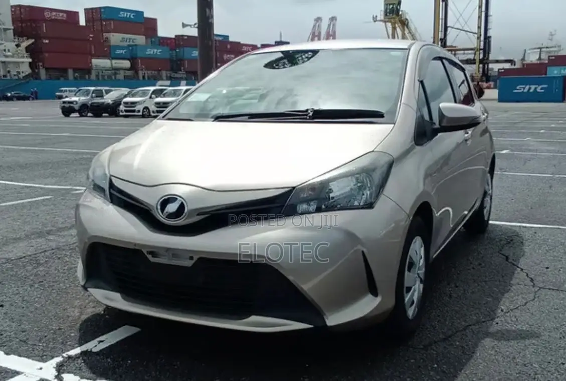 Toyota Vitz 1.3 FWD 5dr 2015 Gold