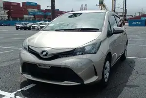 Toyota Vitz 1.3 FWD 5dr 2015 Gold