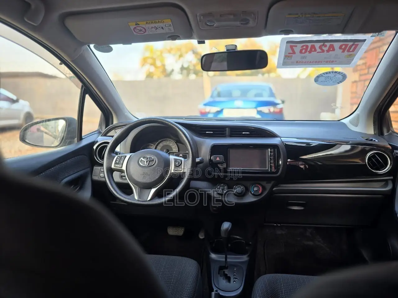Toyota Vitz 1.3 FWD 5dr 2015 Gold
