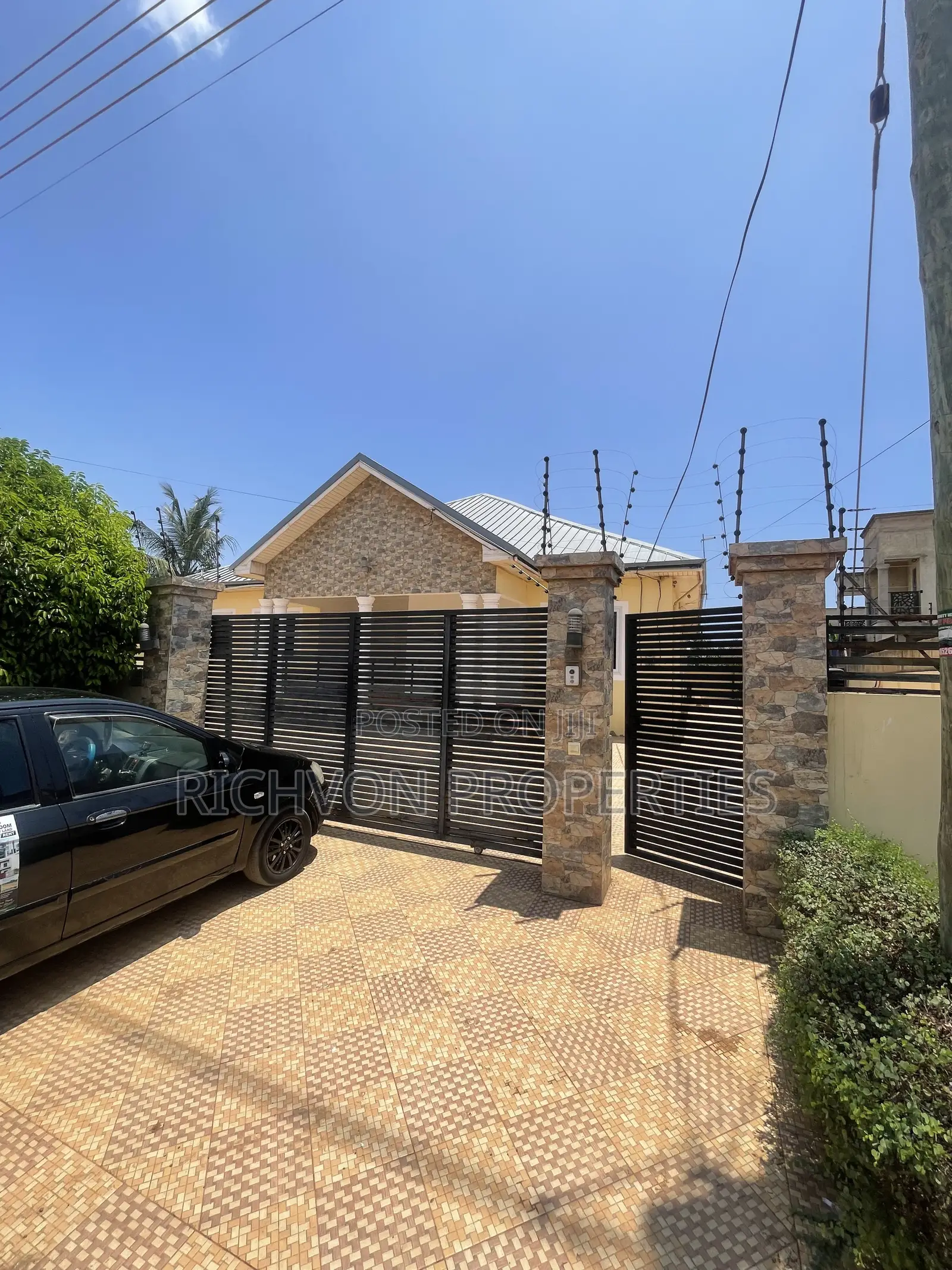 5bdrm Apartment in Richvon Properties, Baatsona Total for rent