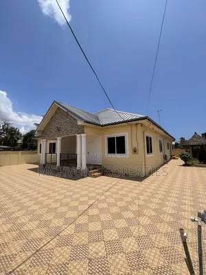 5bdrm Apartment in Richvon Properties, Baatsona Total for rent