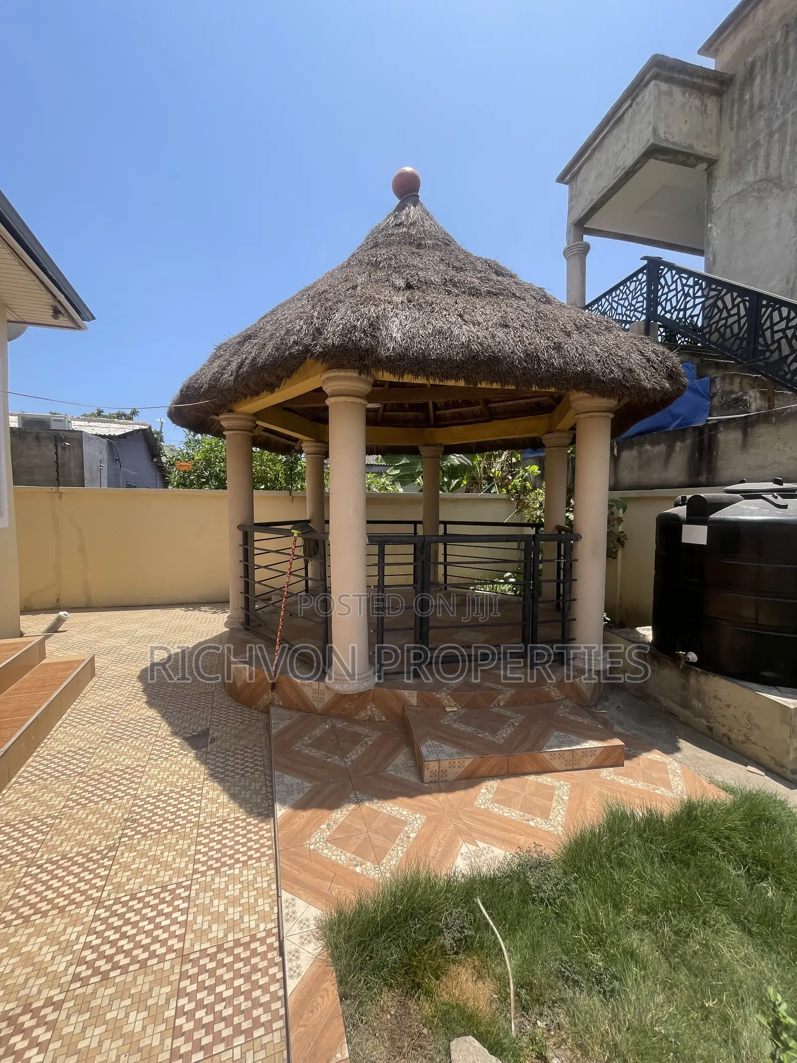5bdrm Apartment in Richvon Properties, Baatsona Total for rent