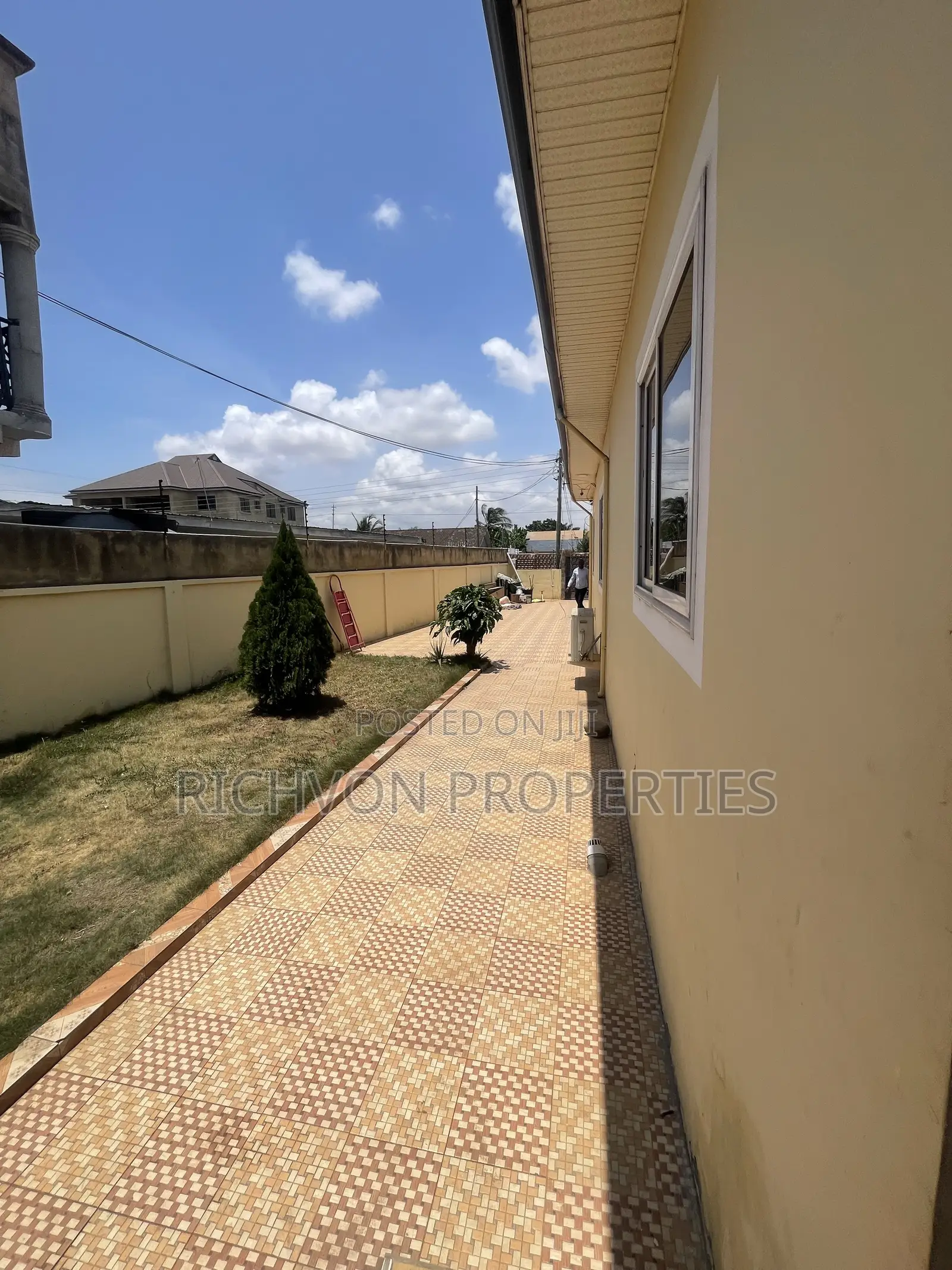 5bdrm Apartment in Richvon Properties, Baatsona Total for rent