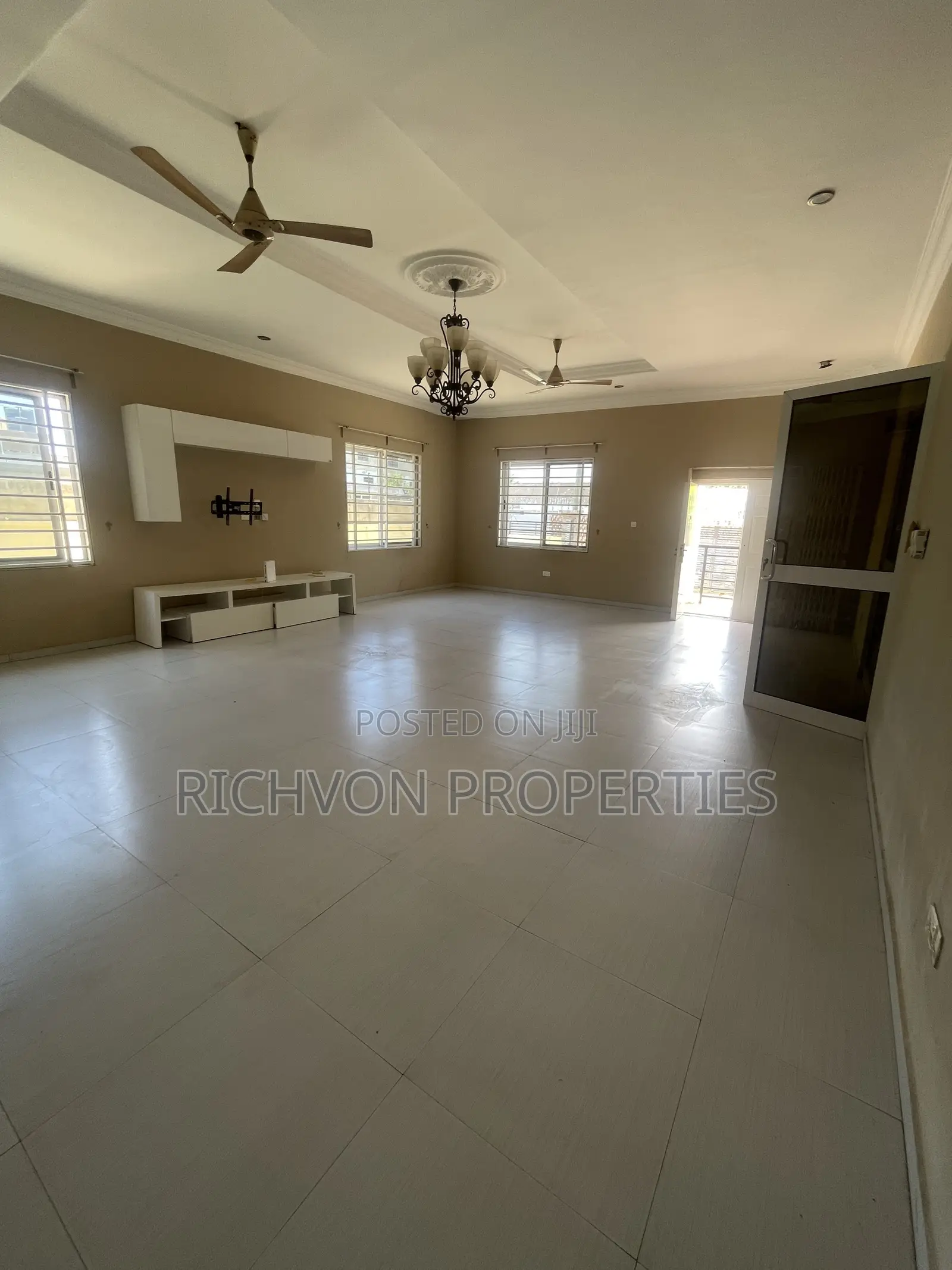 5bdrm Apartment in Richvon Properties, Baatsona Total for rent
