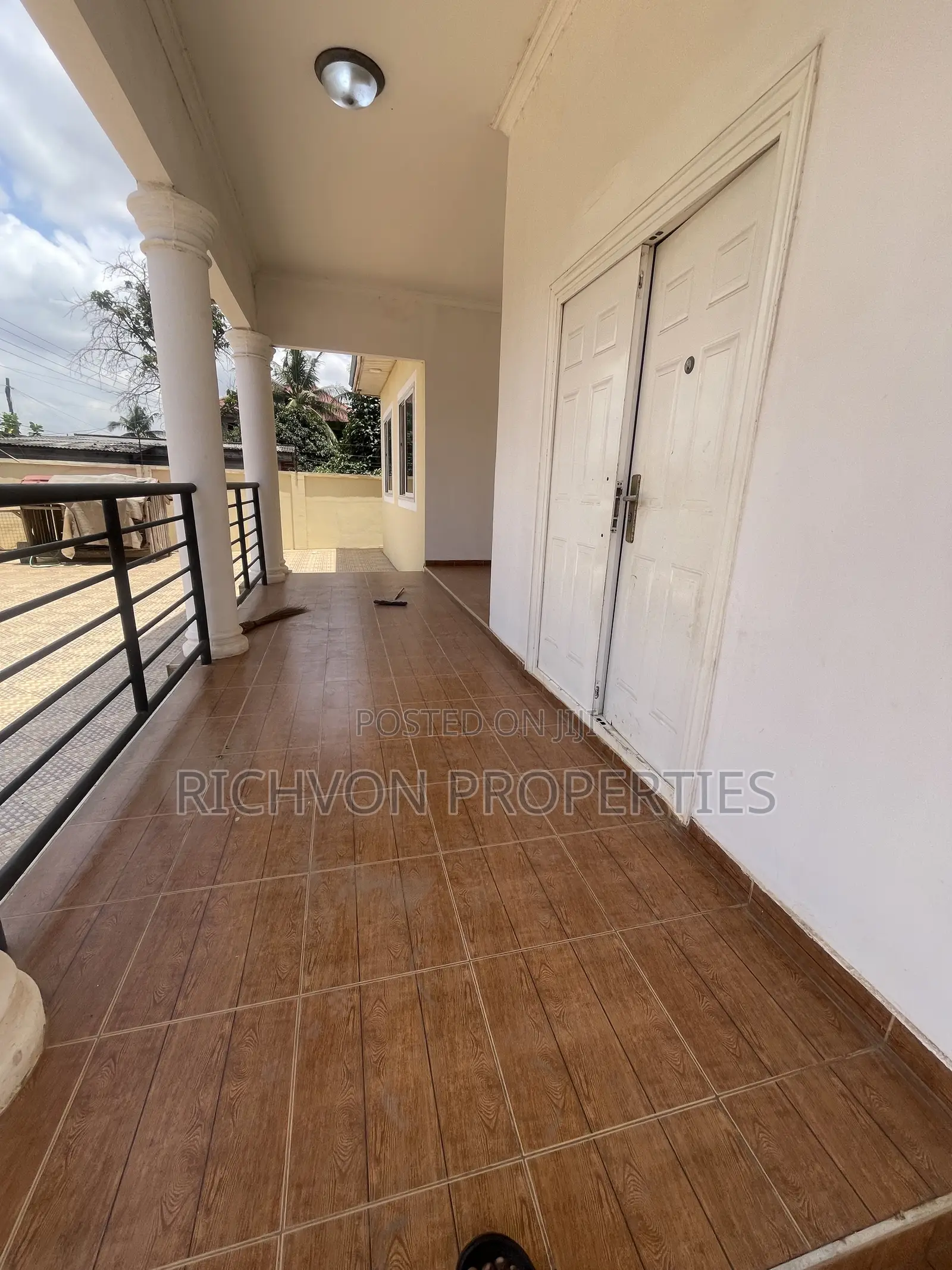 5bdrm Apartment in Richvon Properties, Baatsona Total for rent
