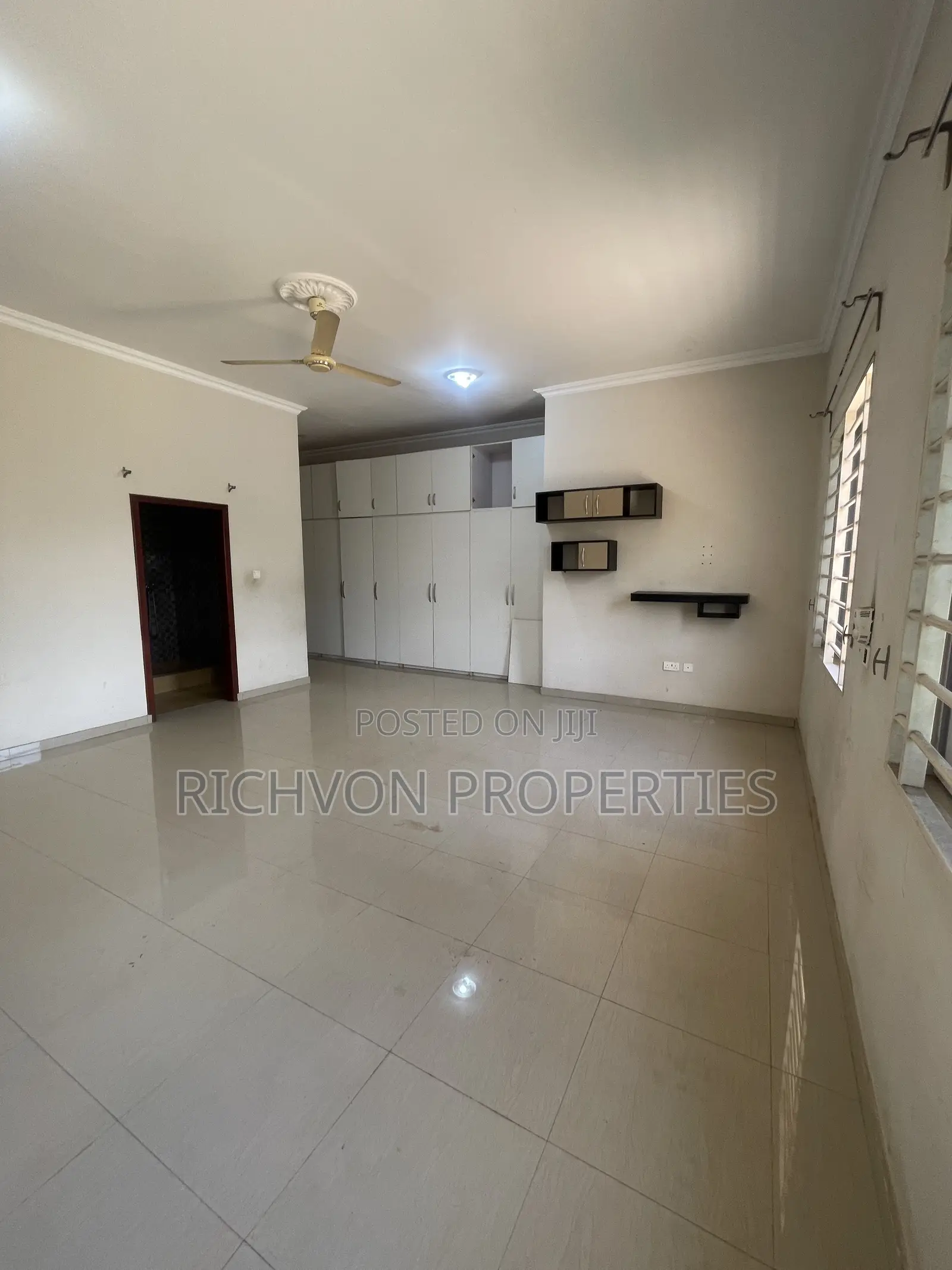 5bdrm Apartment in Richvon Properties, Baatsona Total for rent