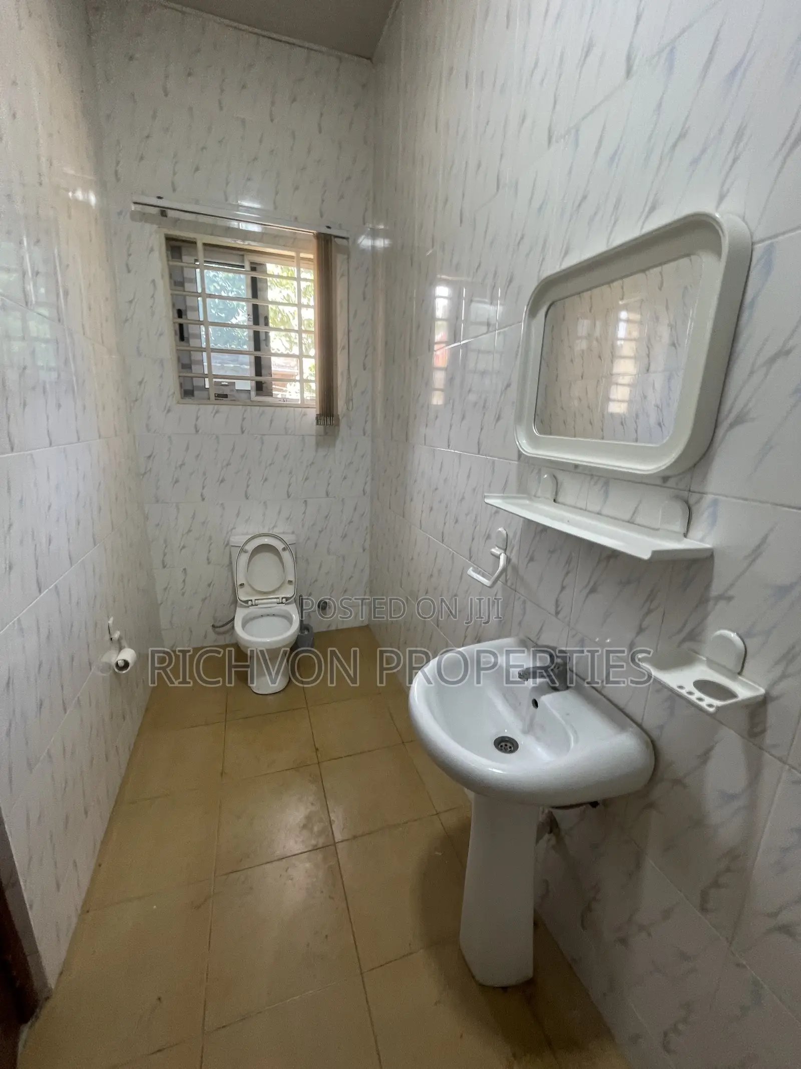 5bdrm Apartment in Richvon Properties, Baatsona Total for rent