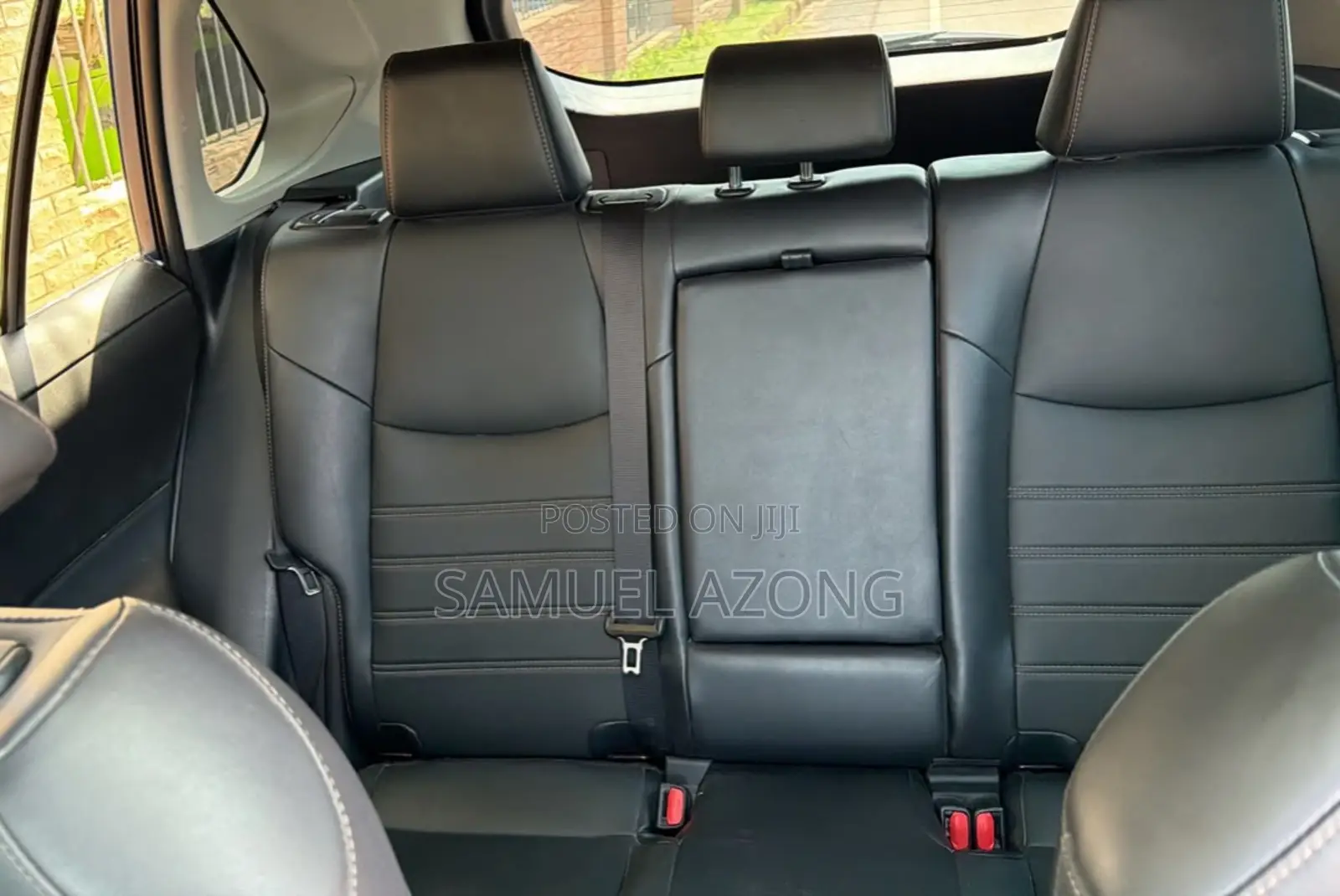 Toyota RAV4 XLE 2022 Blue
