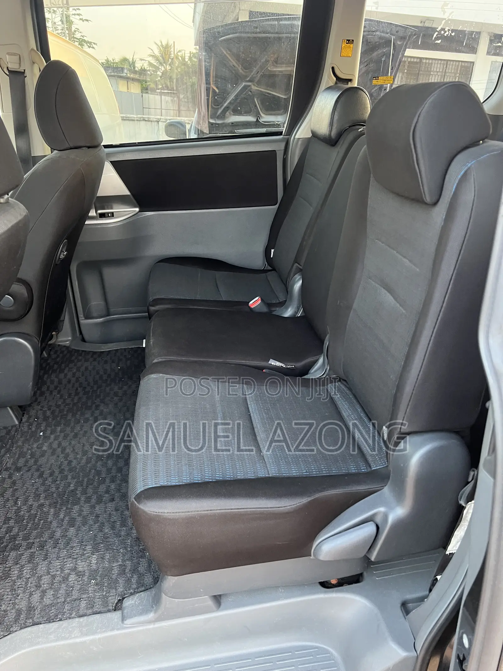 Toyota Voxy V 2WD 8-Seater 2010 Black