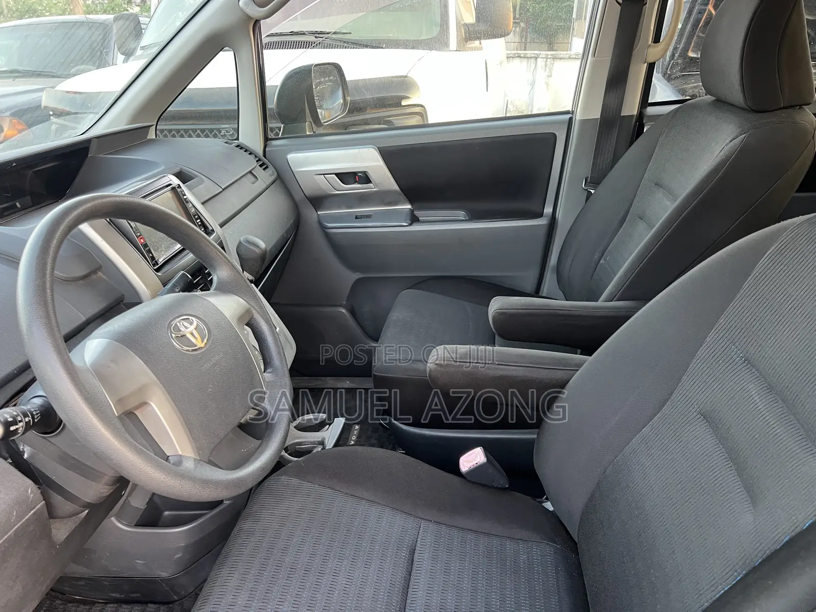 Toyota Voxy V 2WD 8-Seater 2010 Black