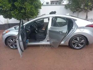 Hyundai Elantra Limited 4dr Sedan (1.8L 4cyl 6A) 2014 Silver