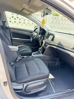 Hyundai Elantra SEL 2018 Silver