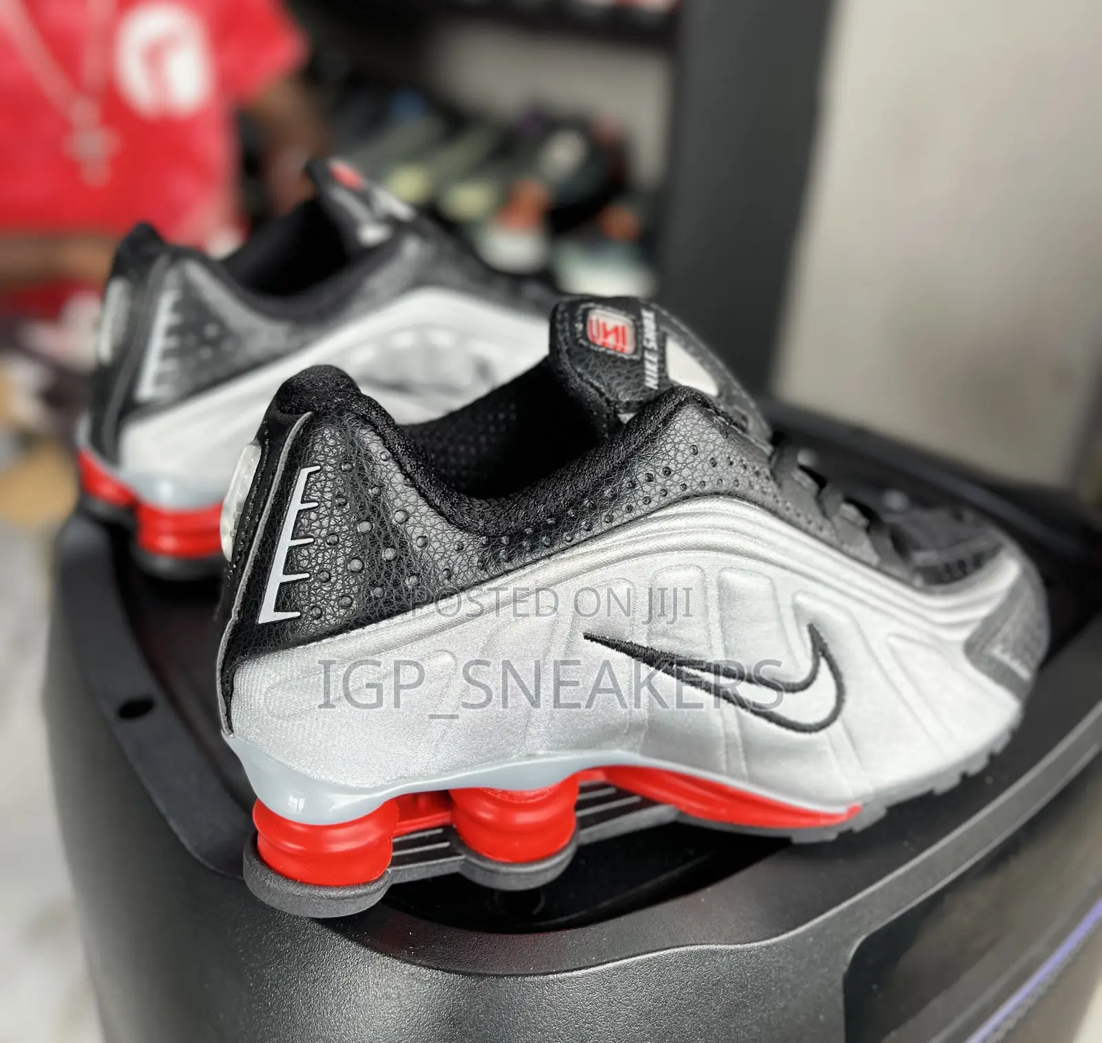Nike Shox R4