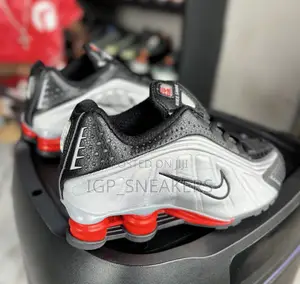 Nike Shox R4