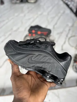 Nike Shox R4