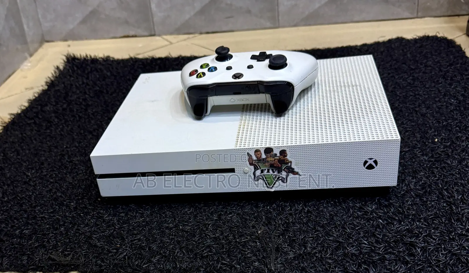 Xbox One S With 9 Games Installed Plus One Controllers