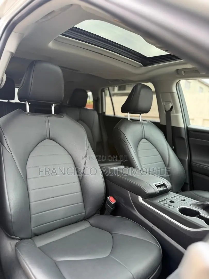 Toyota Highlander XLE AWD 2024 White