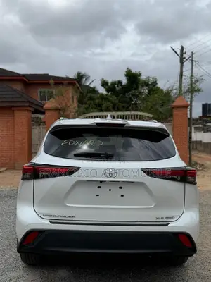 Toyota Highlander XLE AWD 2024 White