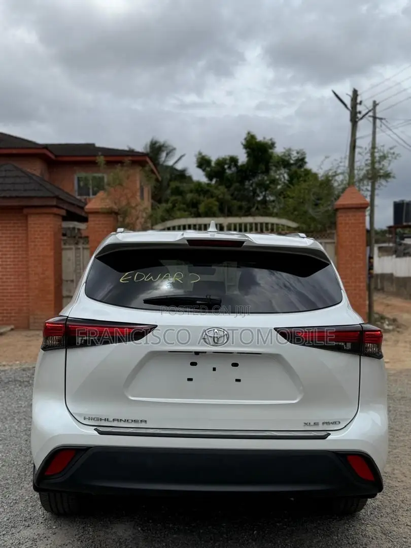 Toyota Highlander XLE AWD 2024 White