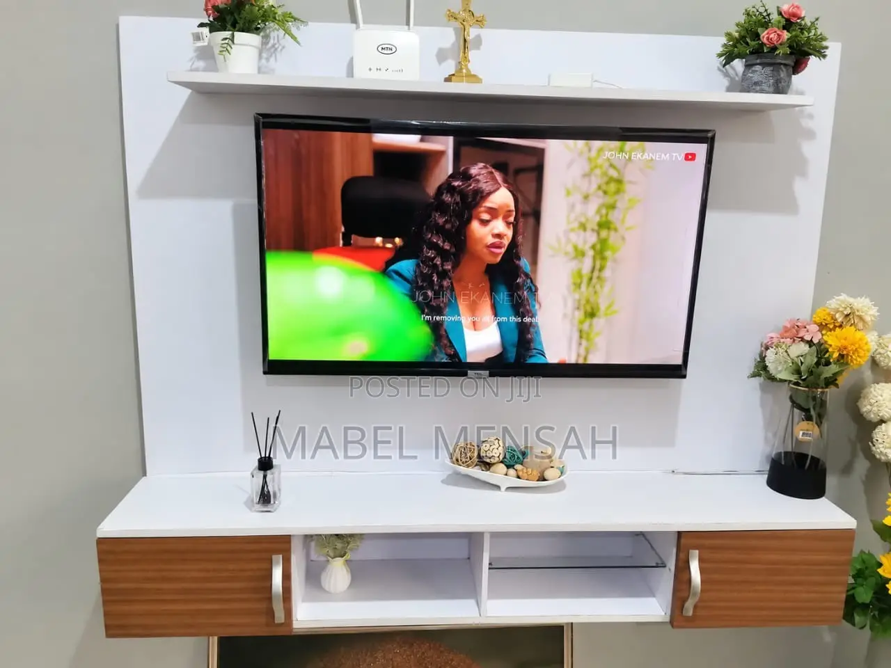 TV Console and TV