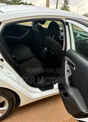Hyundai Elantra Limited Sedan FWD (1.8L 4cyl 6A) 2016 White