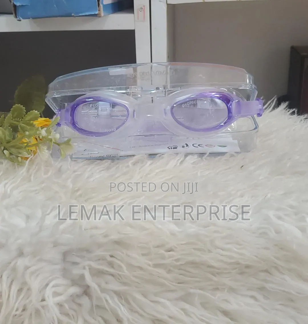 Anti-Fog UV Protection HD Lenses Swimming Goggles