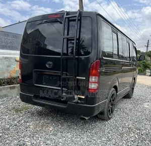 Toyota Grand HiAce 2002 Black
