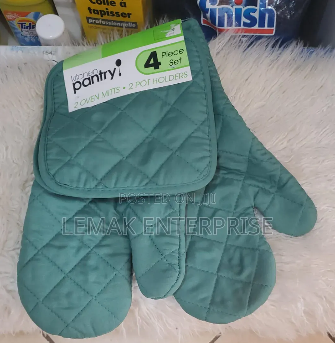Kitchen Pantry Set 2 Quilted Oven Mitts and 2 Square Pot Holders