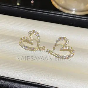 Niche Love Stud Design Ear Jewelry