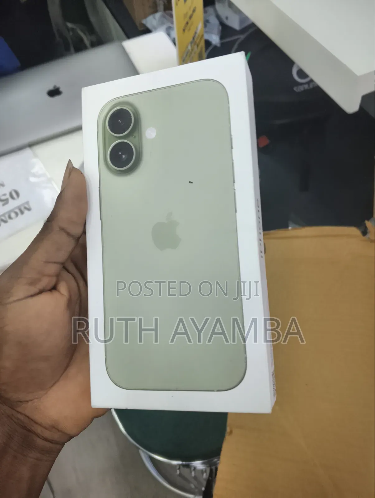 New Apple iPhone 17 256 GB Green