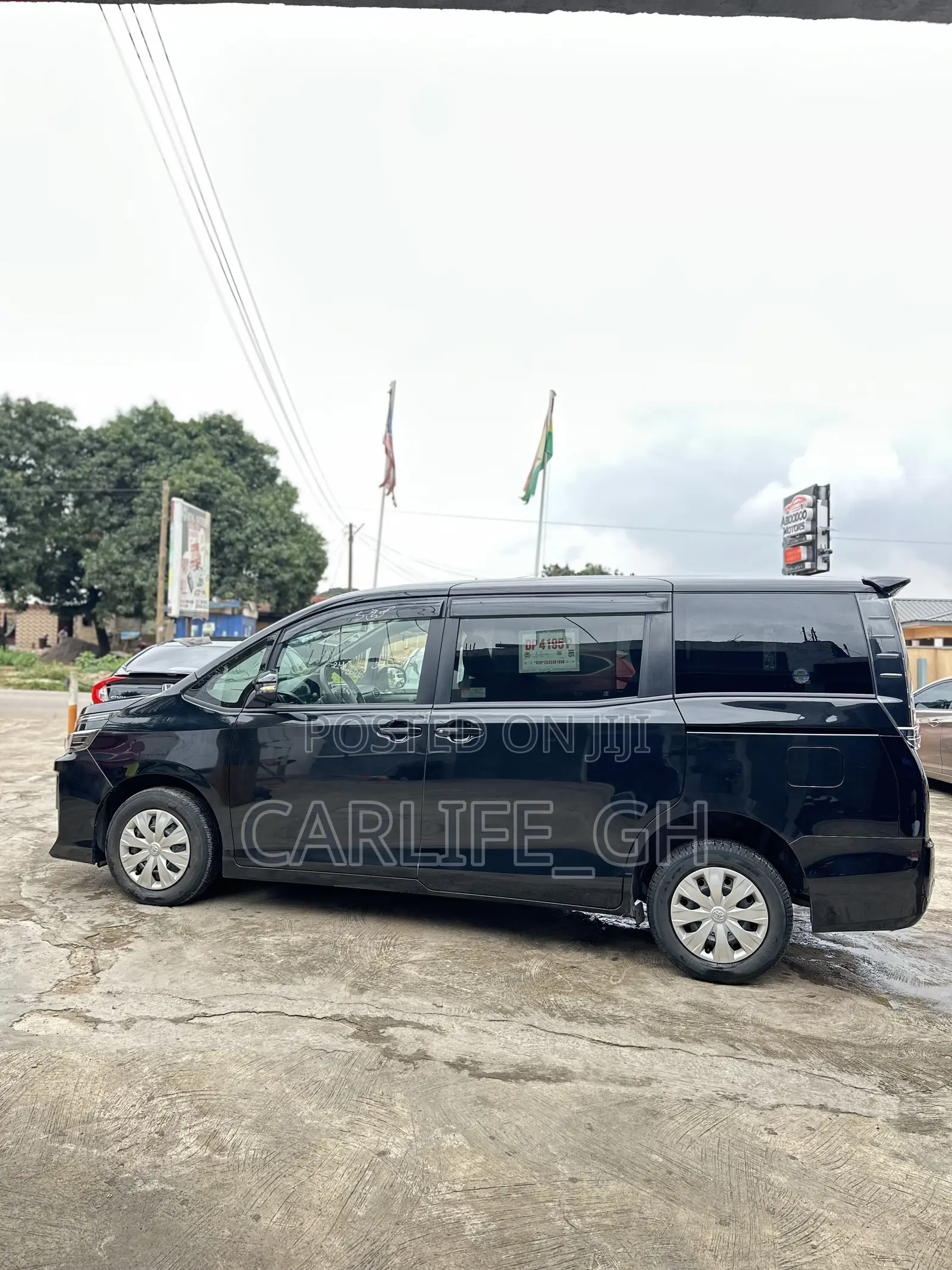 Toyota Voxy X 4WD 7-Seater 2015 Black