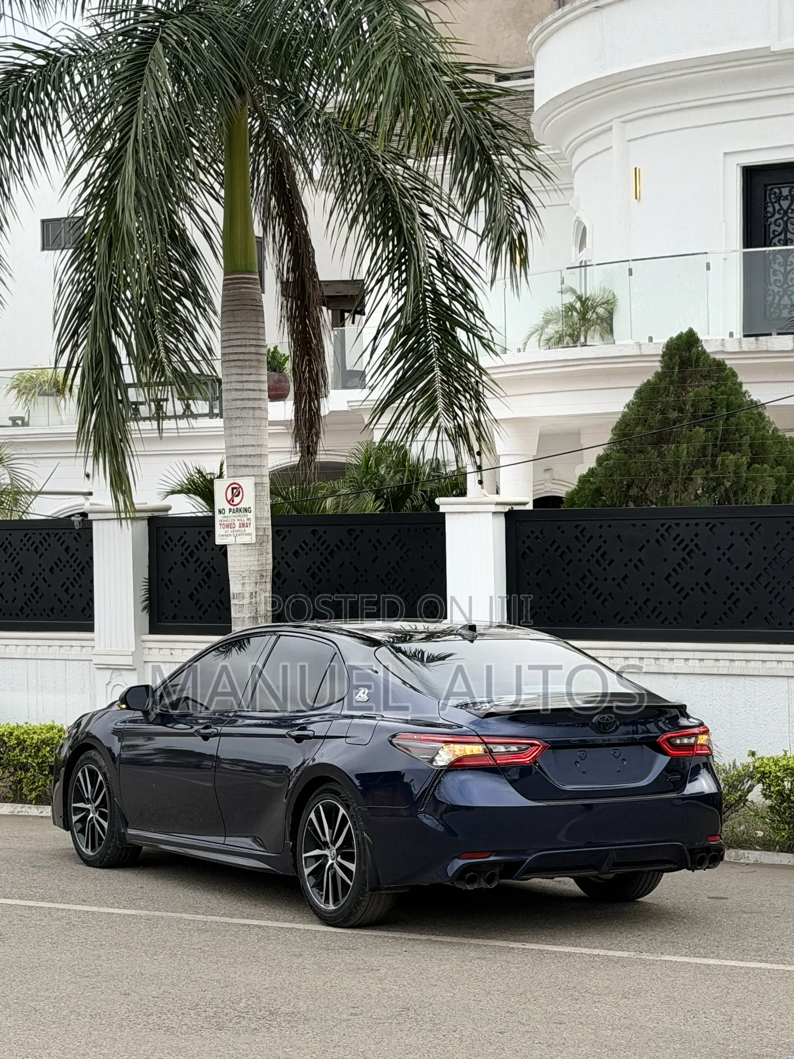 Toyota Camry XSE 2023 Blue