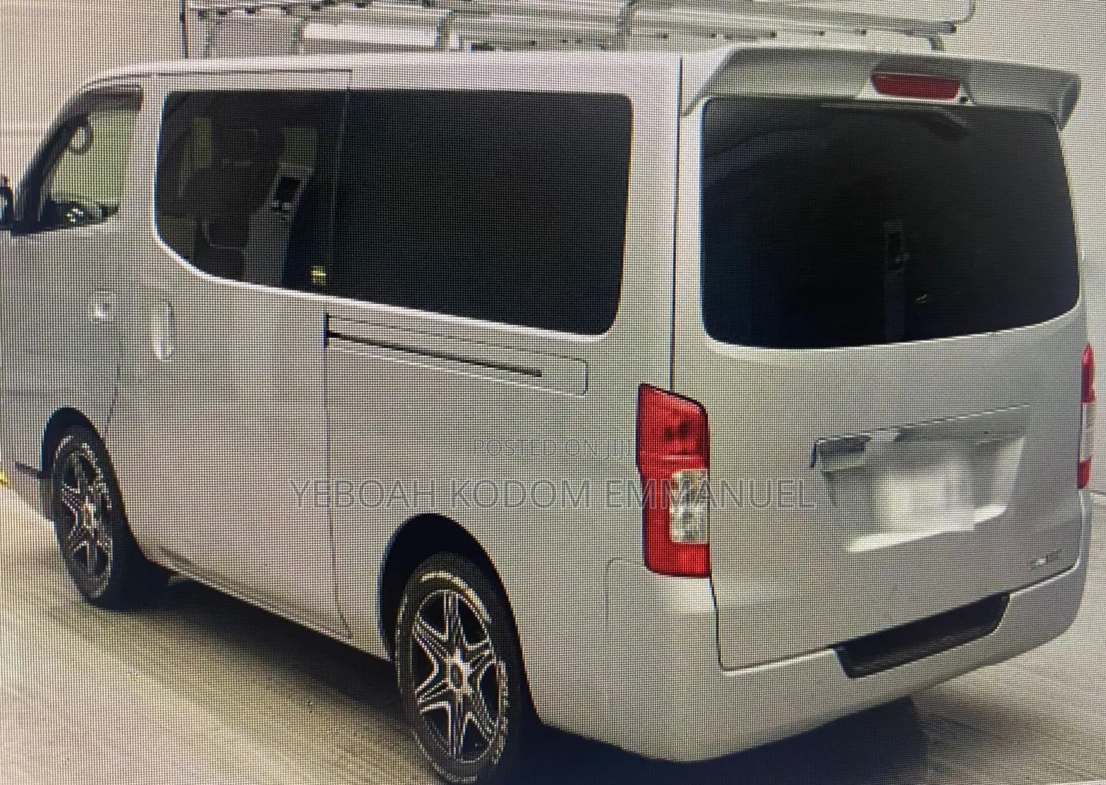 Nissan Caravan (Urvan) 2012 Silver