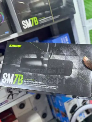 Shure SM7B — Legendary Cardioid Dynamic Vocal Microphone