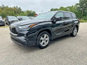 Toyota Highlander LE 2021 Black