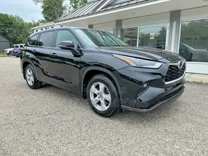 Toyota Highlander LE 2021 Black