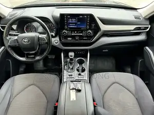 Toyota Highlander LE 2021 Black