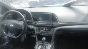 Hyundai Elantra 2018 White