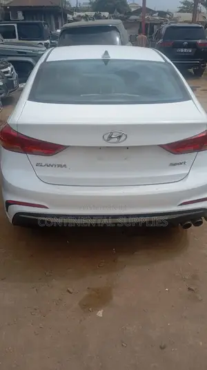 Hyundai Elantra 2018 White