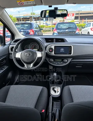 Toyota Vitz 1.3 FWD 5dr 2013 Black