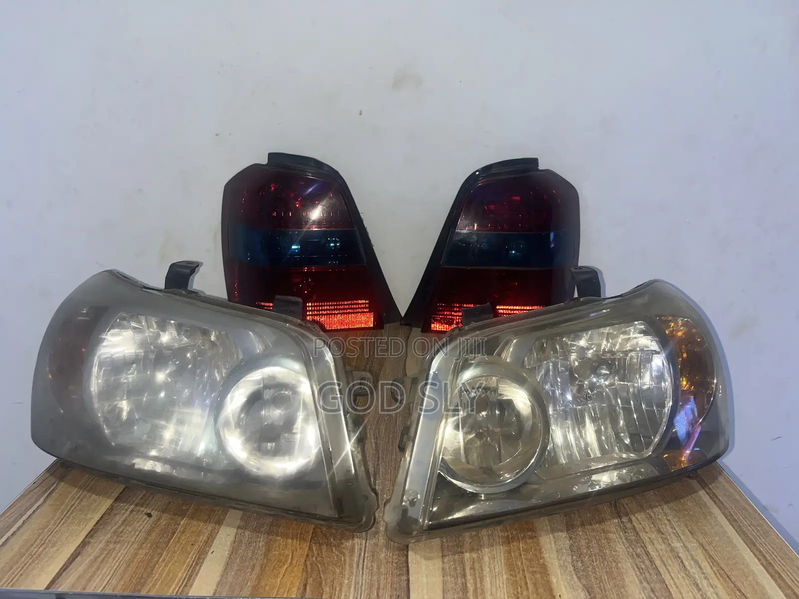 01-07 Toyota Highlander Headlights and Tail Lights