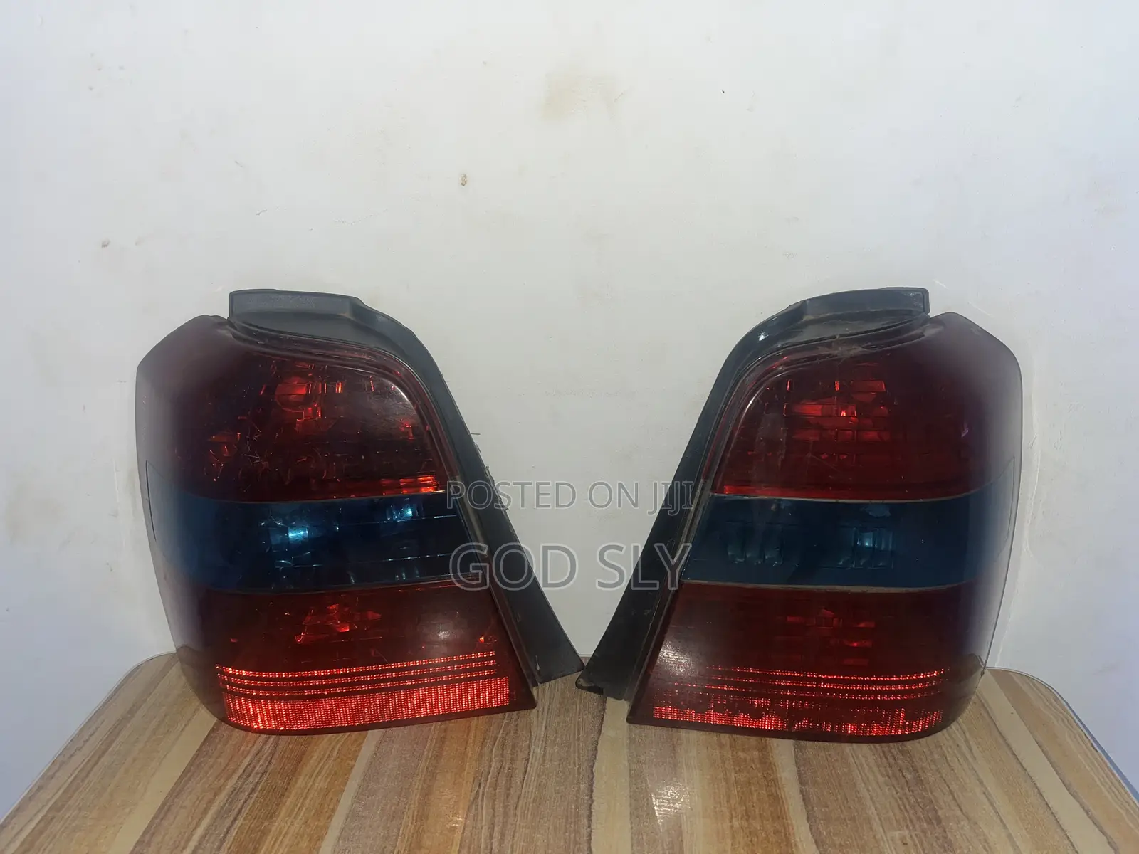 01-07 Toyota Highlander Headlights and Tail Lights