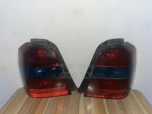 01-07 Toyota Highlander Headlights and Tail Lights