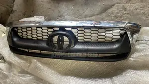 Toyota Hilux 2006-2011 Grille