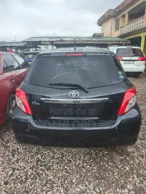 Toyota Vitz 1.3 FWD 5dr 2013 Black