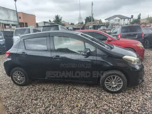 Toyota Vitz 1.3 FWD 5dr 2013 Black
