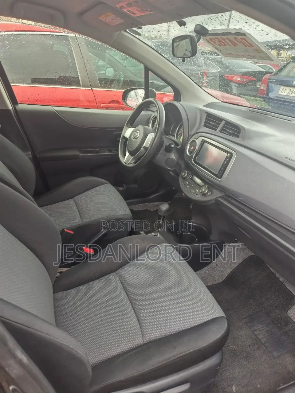 Toyota Vitz 1.3 FWD 5dr 2013 Black