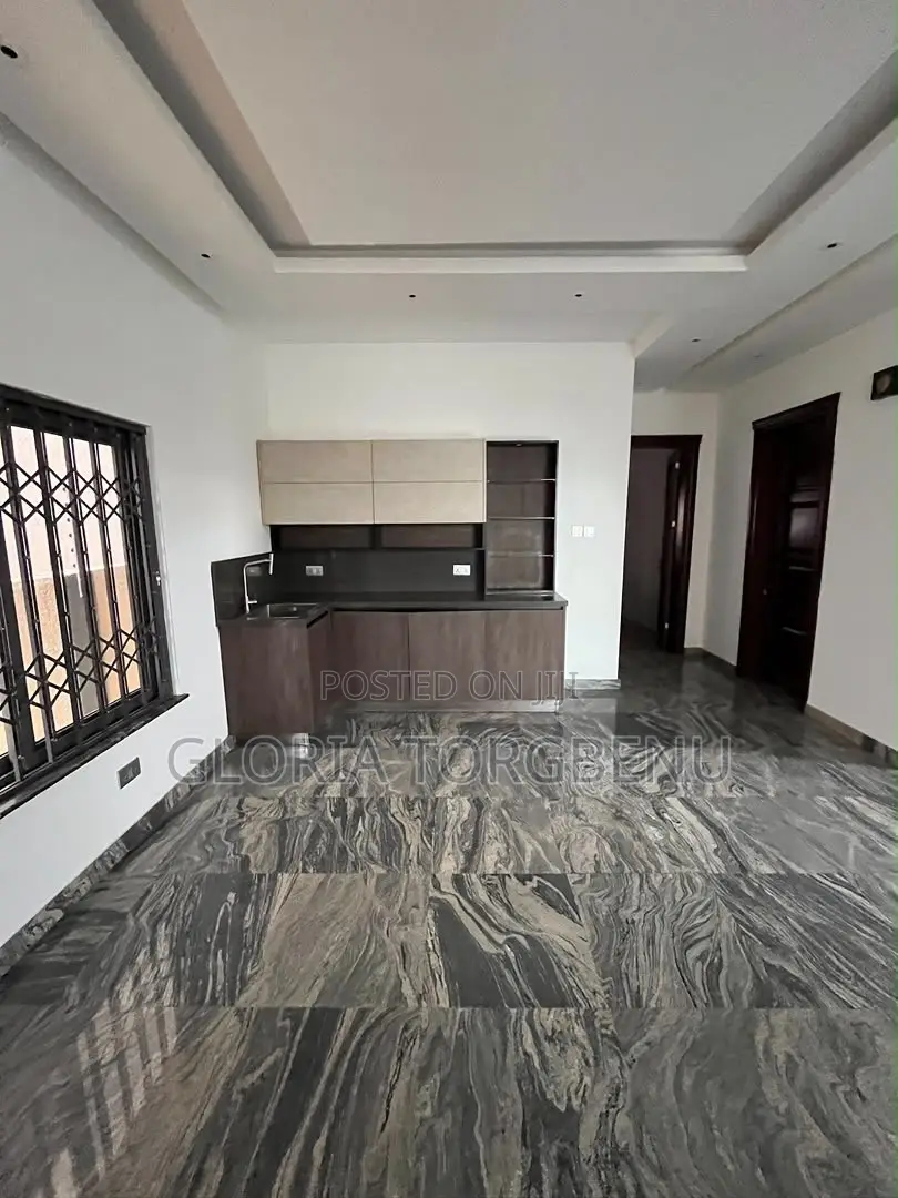 5bdrm Penthouse in East Legon for rent